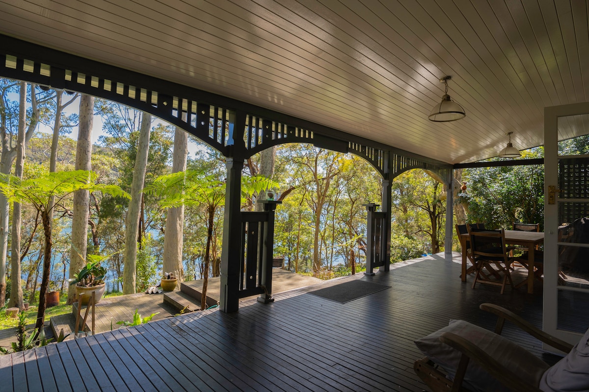 原始大自然中的海滨小屋和游船之旅