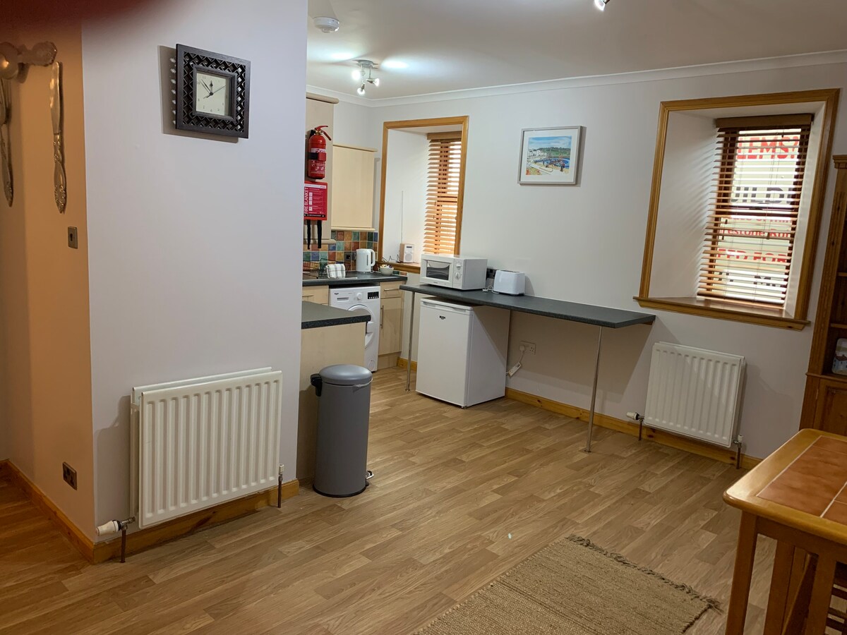 Spacious 2 double bedroom, house near Wick harbour