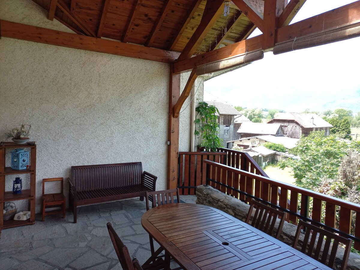 Maison, terrasse avec jolie vue sur l'Arclusaz