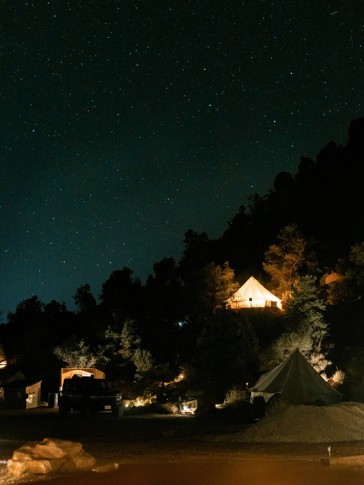 景观优美的豪华露营帐篷和独立卫生间