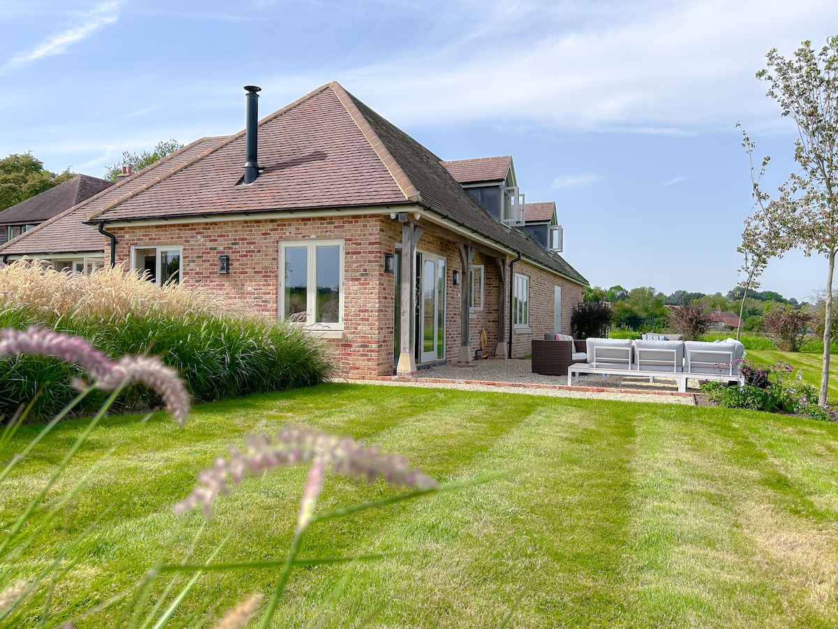 Stylish Barn set in the Hampshire countryside