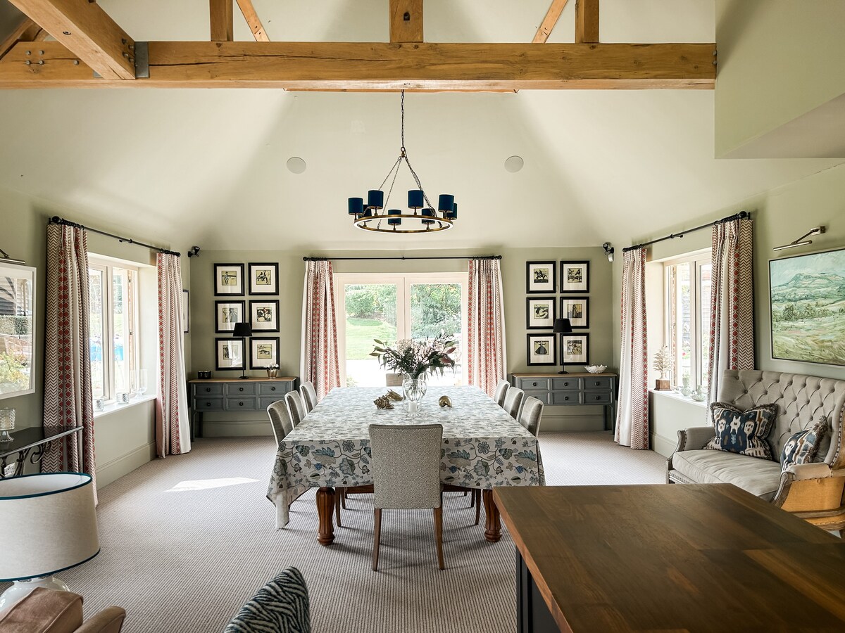 Stylish Barn set in the Hampshire countryside