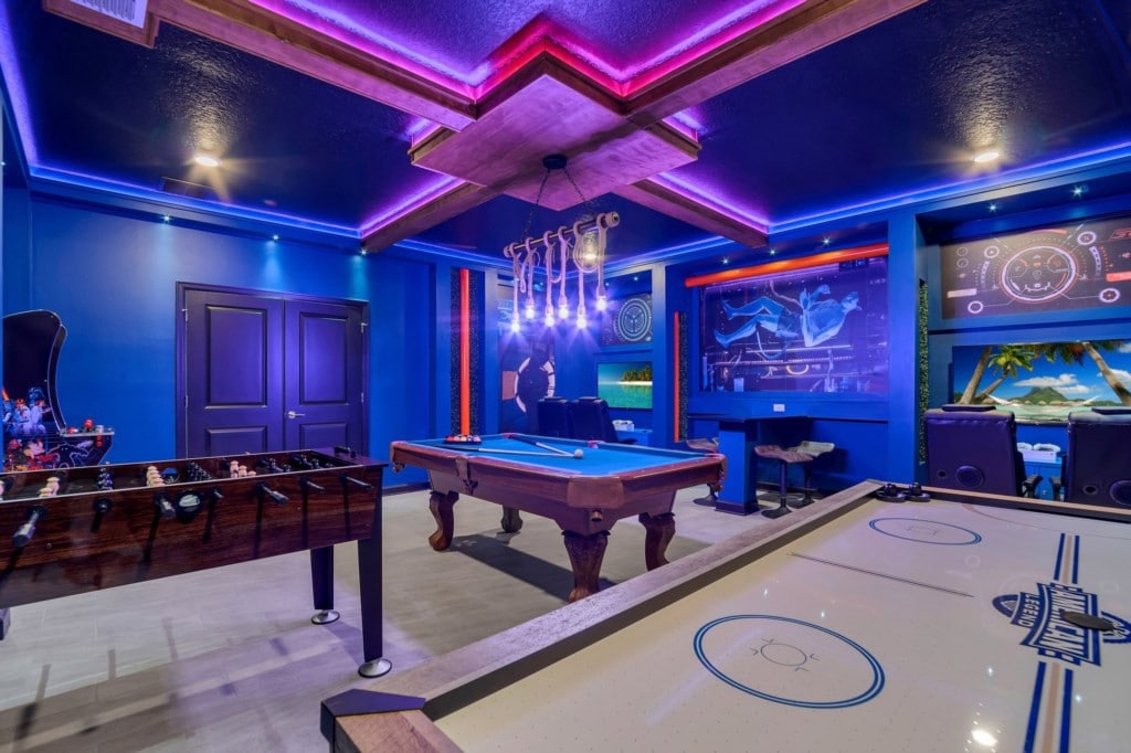 Modern 9BR Mansion W/ Amazing Pool & Games Room