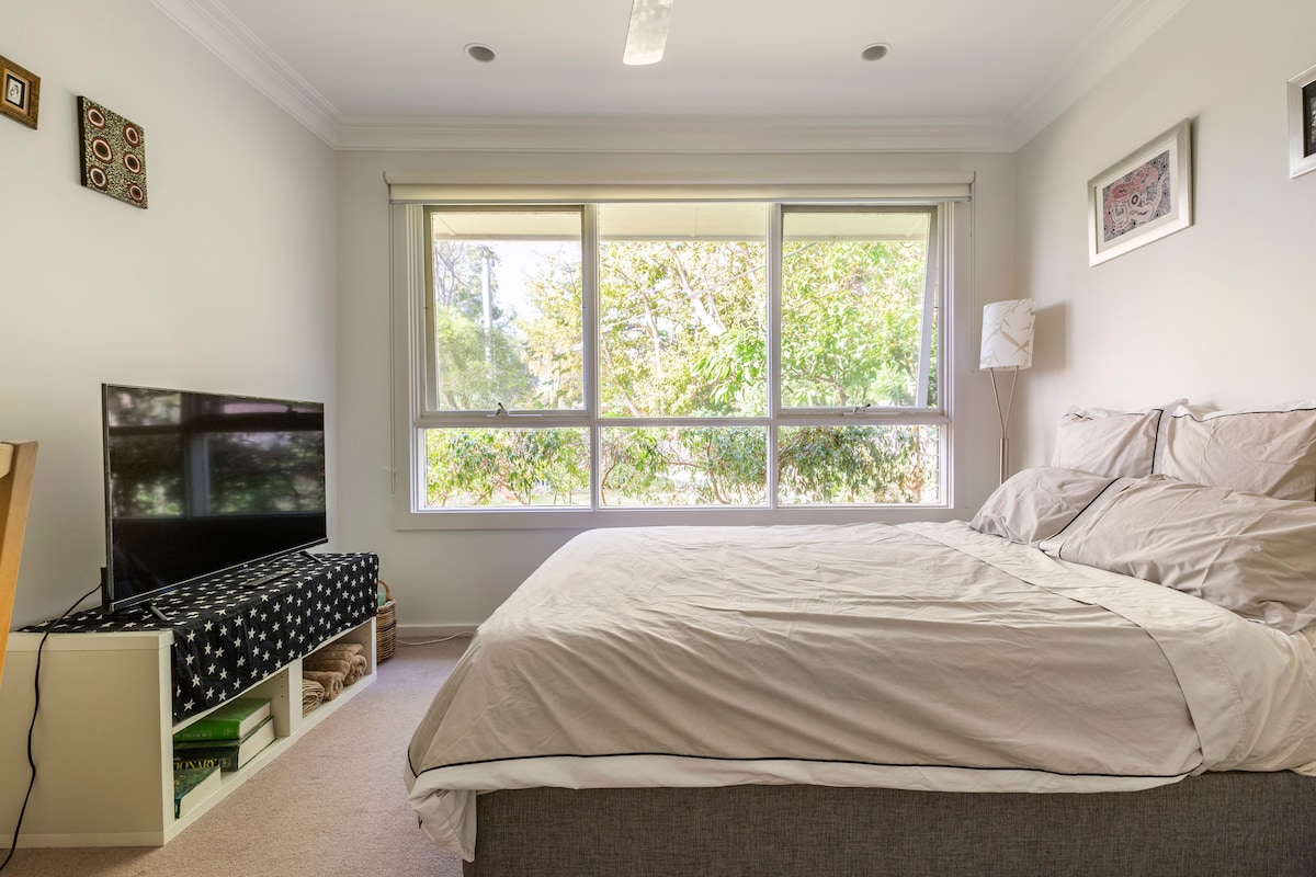 Moorabbin/Highett - Peaceful Garden Court setting