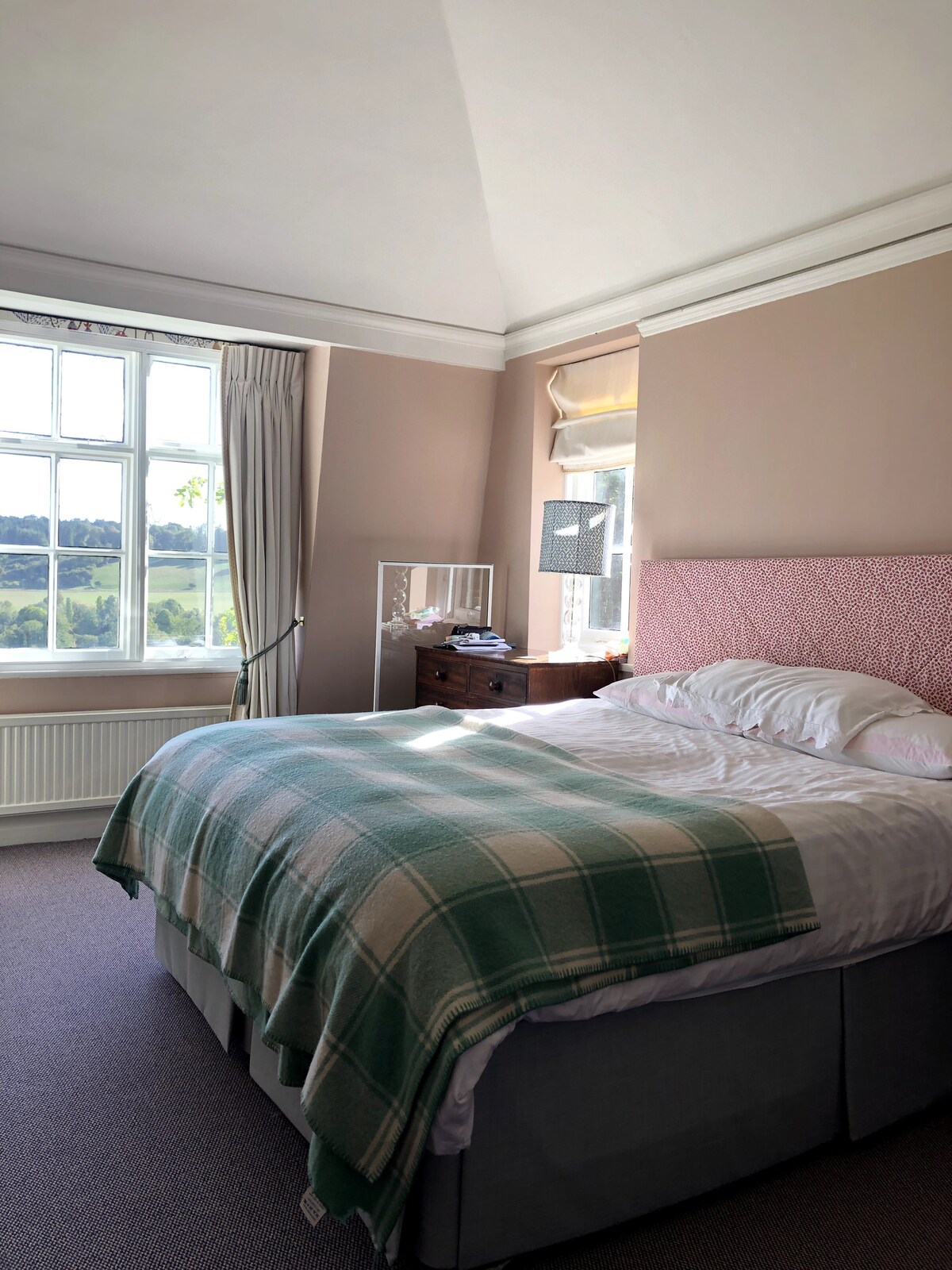 Comfortable Ramsbury B&B, Wiltshire with views.