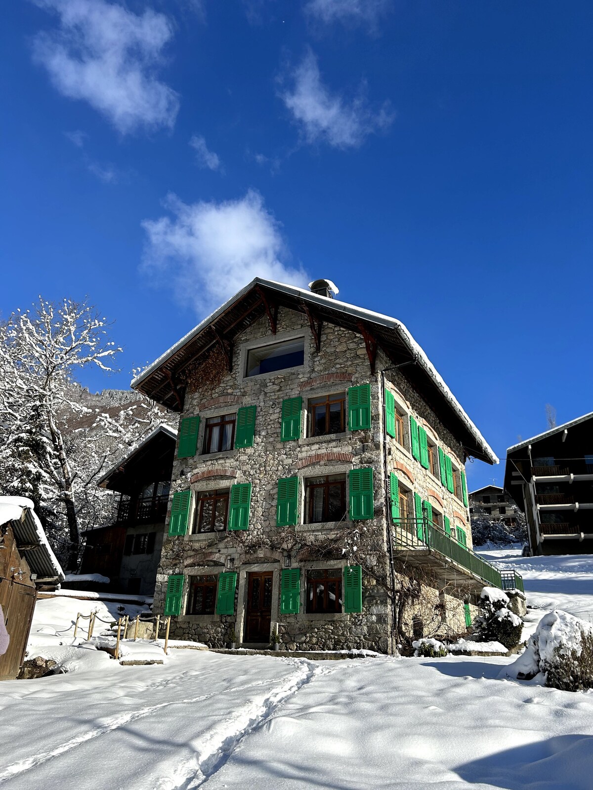 10 bedroom luxury chalet & barn - The Stonehouse
