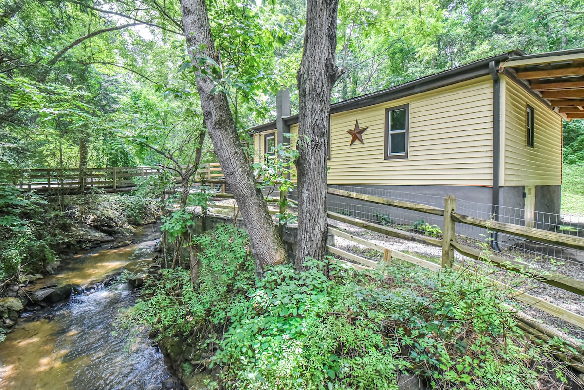 Asheville Creekside 12 min. downtown, Spa, Dogs ok