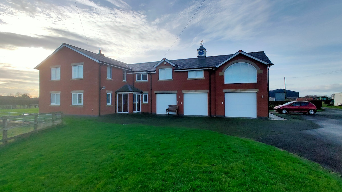 Annex flat with lovely views and private entrance