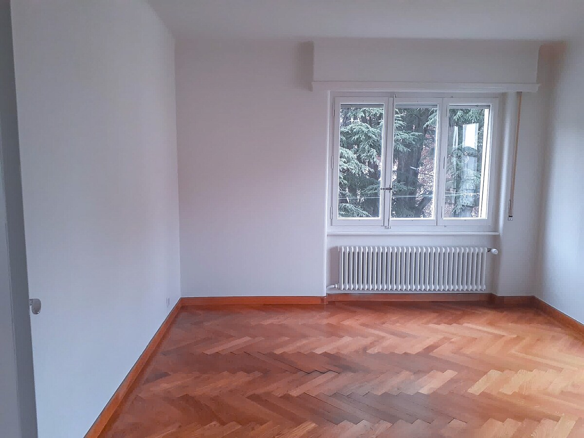 Balcony + Unfurnished Private Room - Lausanne
