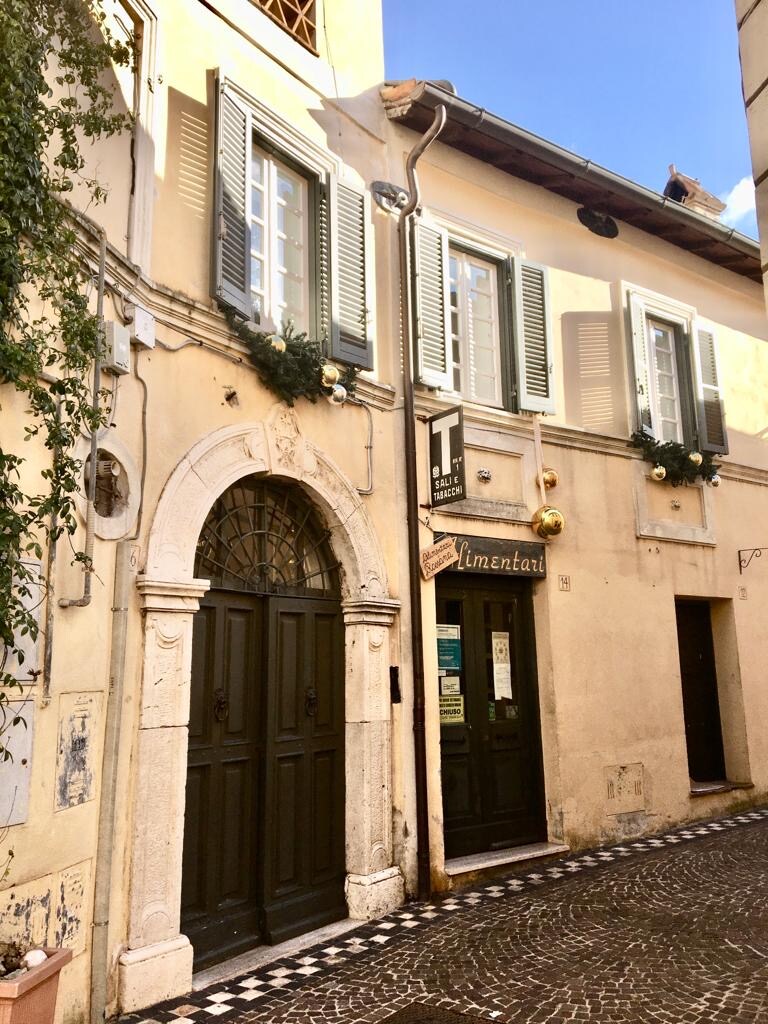 Casa in piazza