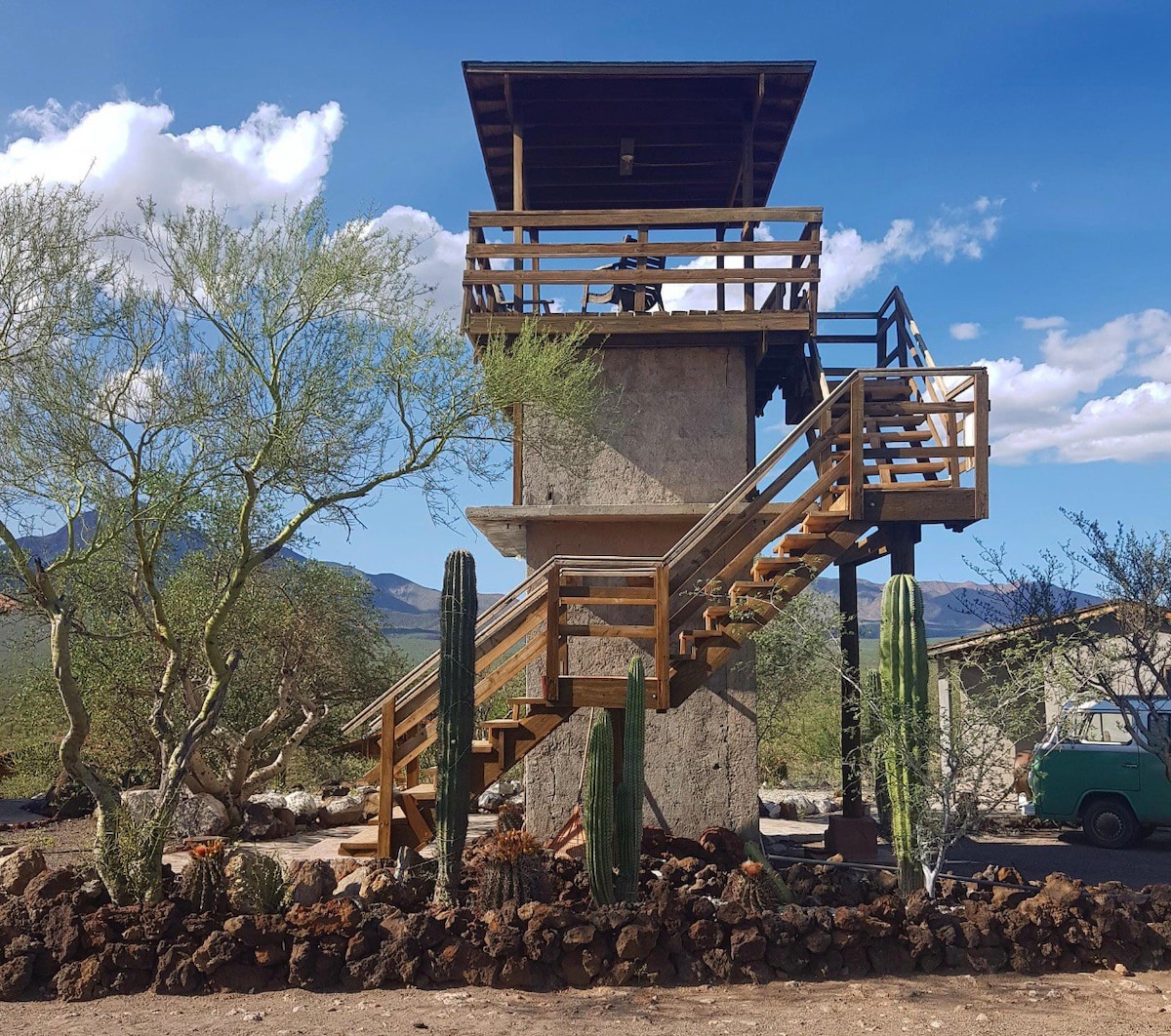 火山建筑群中的自然小屋