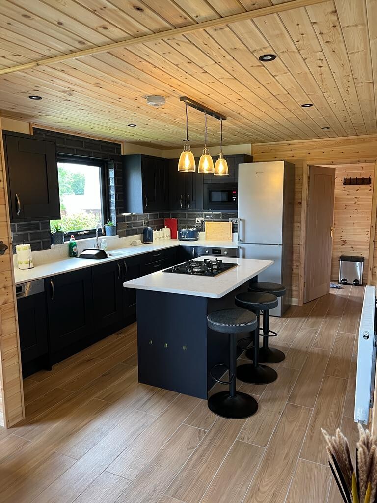 Luxurious and spacious 3 bedroom lodge with hotub.