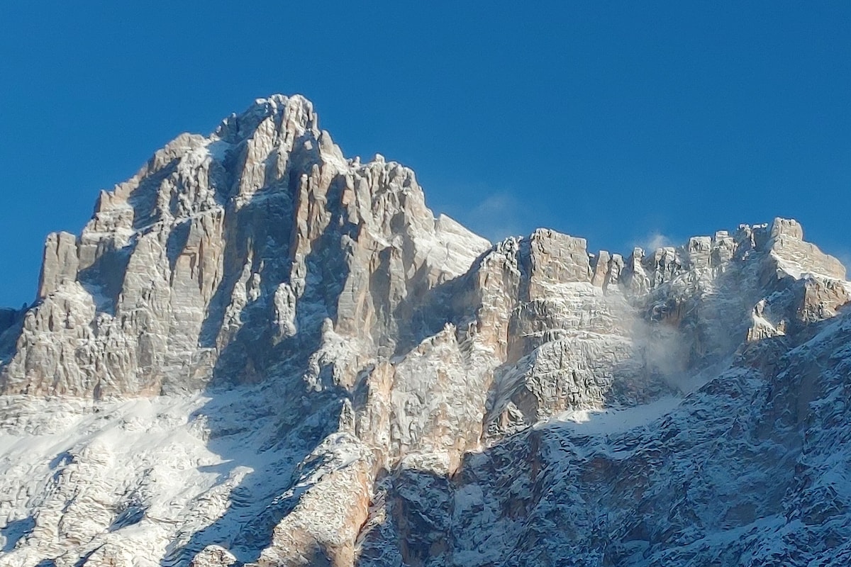 appartamento con camino e grande terrazza