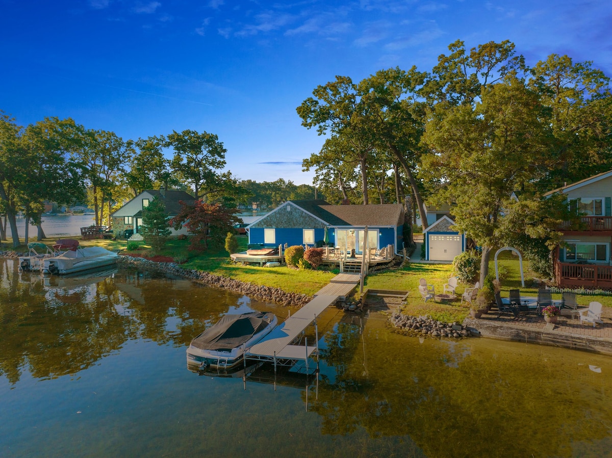 Casa Azul - Lake front with Hot Tub!