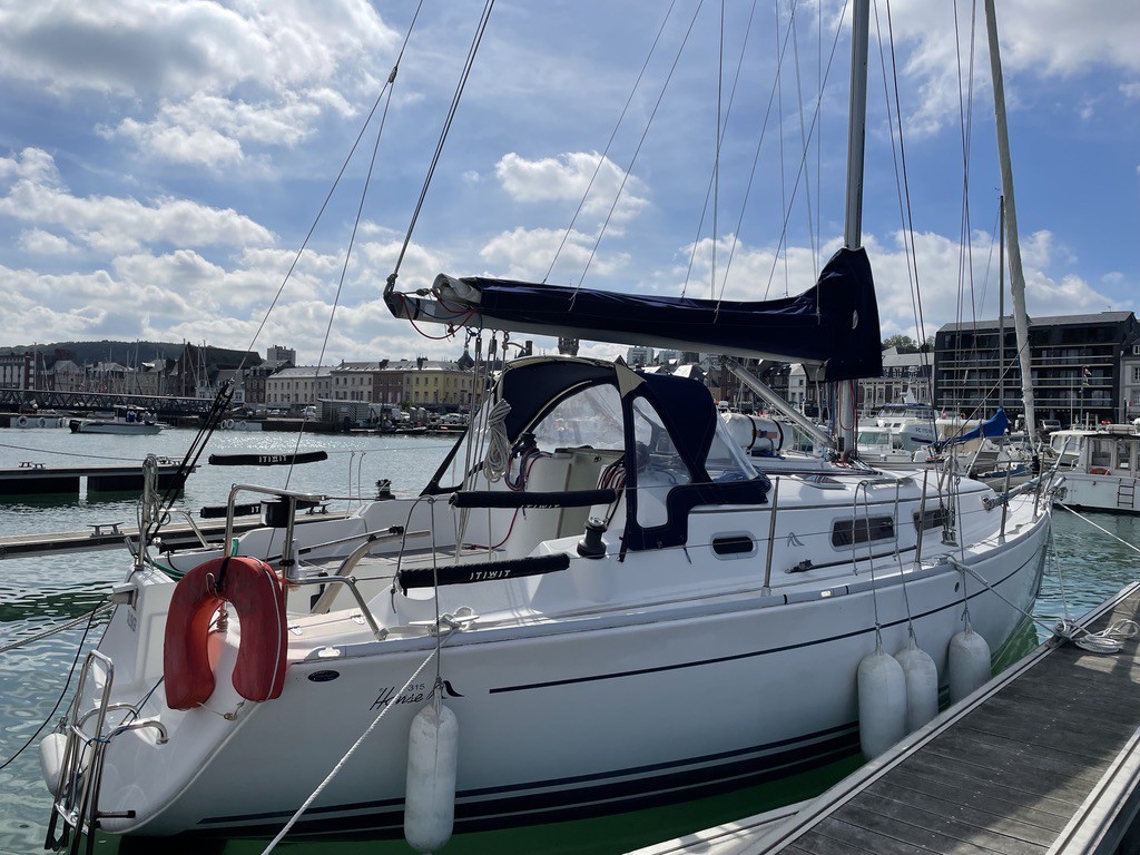 Yacht tout confort Au cœur du port