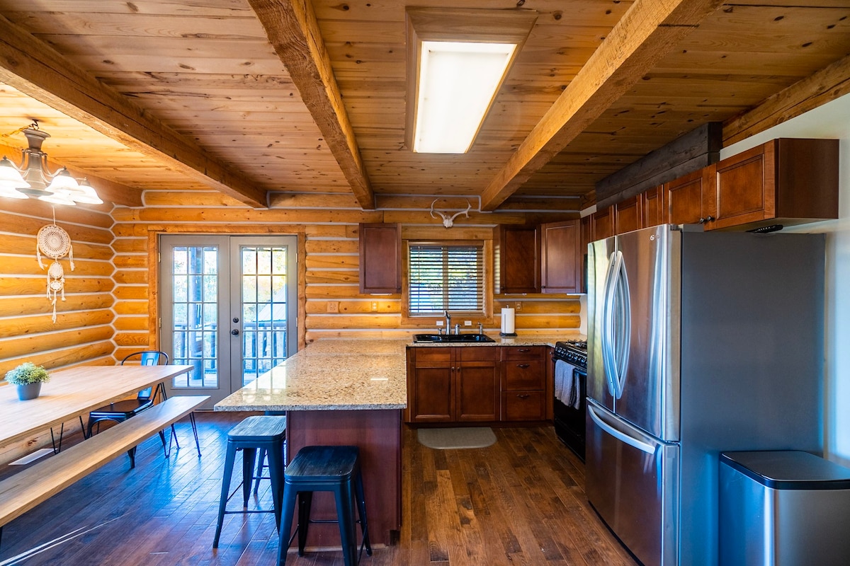 New! Remote, Off-grid Cabin. Close to Park City!