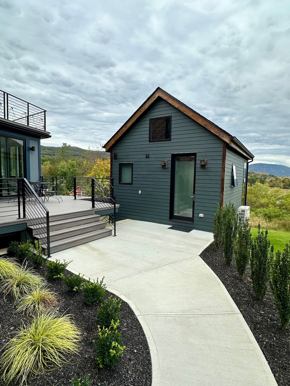 A modern barn on the Hudson River