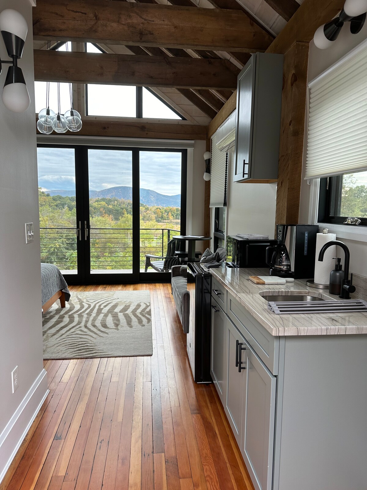 A modern barn on the Hudson River