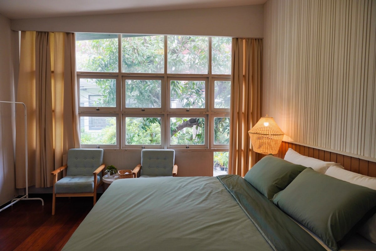 位于Ekamai12-Thonglor的复古现代舒适三间卧室
