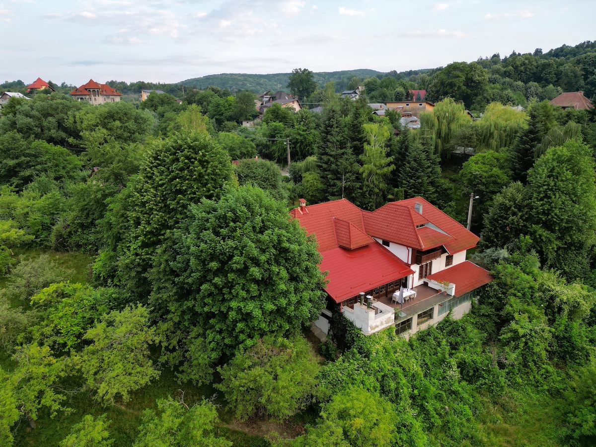 Serene Orchard Villa - Stunning Views!