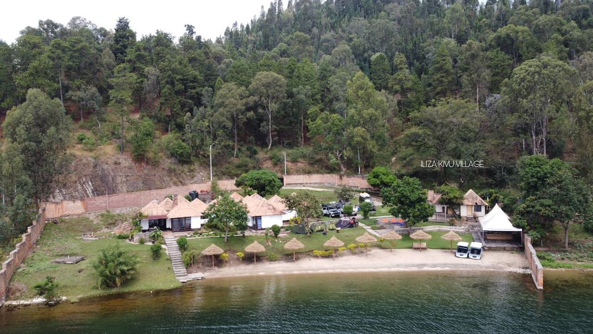 可欣赏基武湖（ Lake Kivu ）景观的双人房