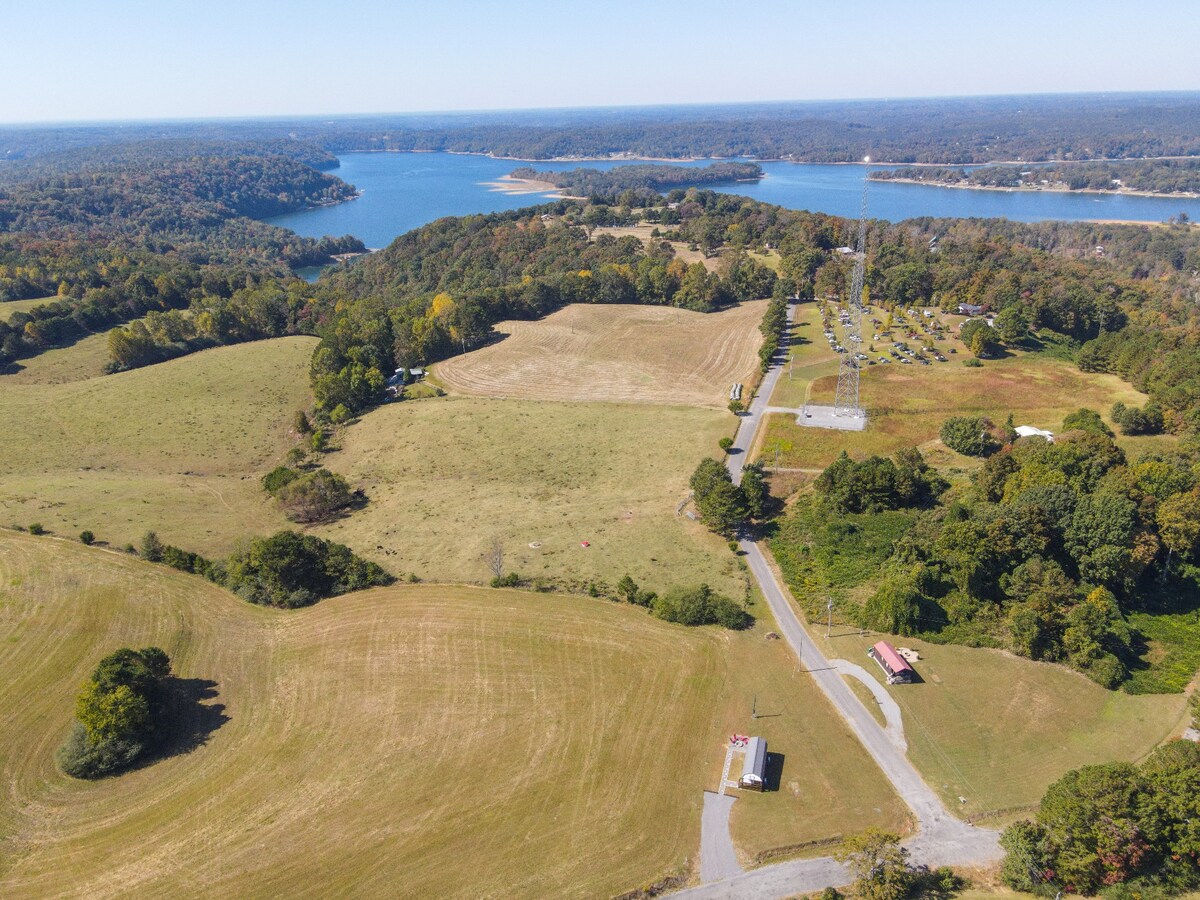 靠近史密斯湖公园（ Smith Lake Park ）和南部岩石（ Rock the South ）的舒适小屋