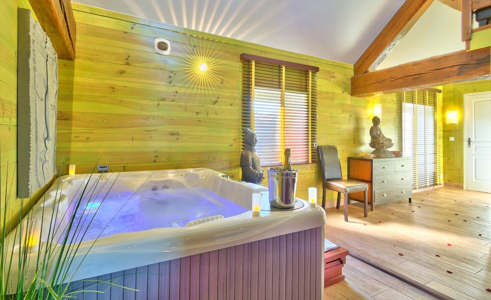 La Ferme Briarde: Suite Indochine avec jacuzzi