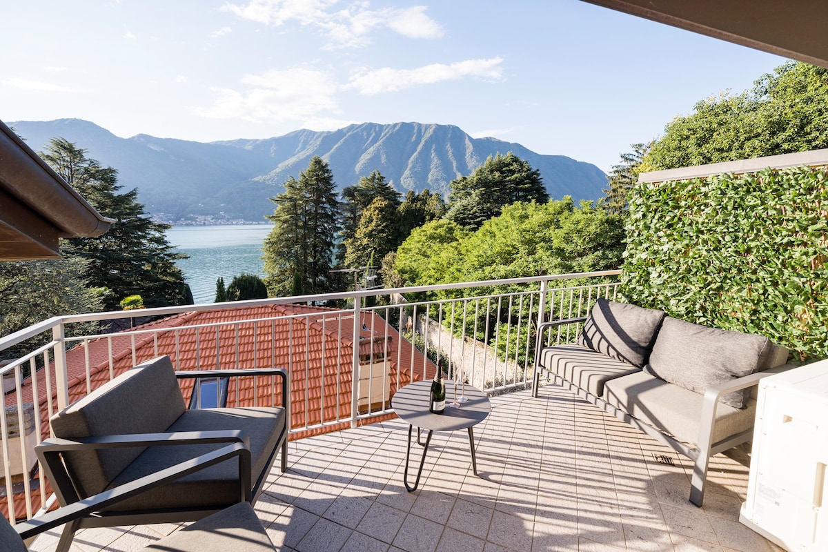 Casa Agatha-Top floor lake view luxury living