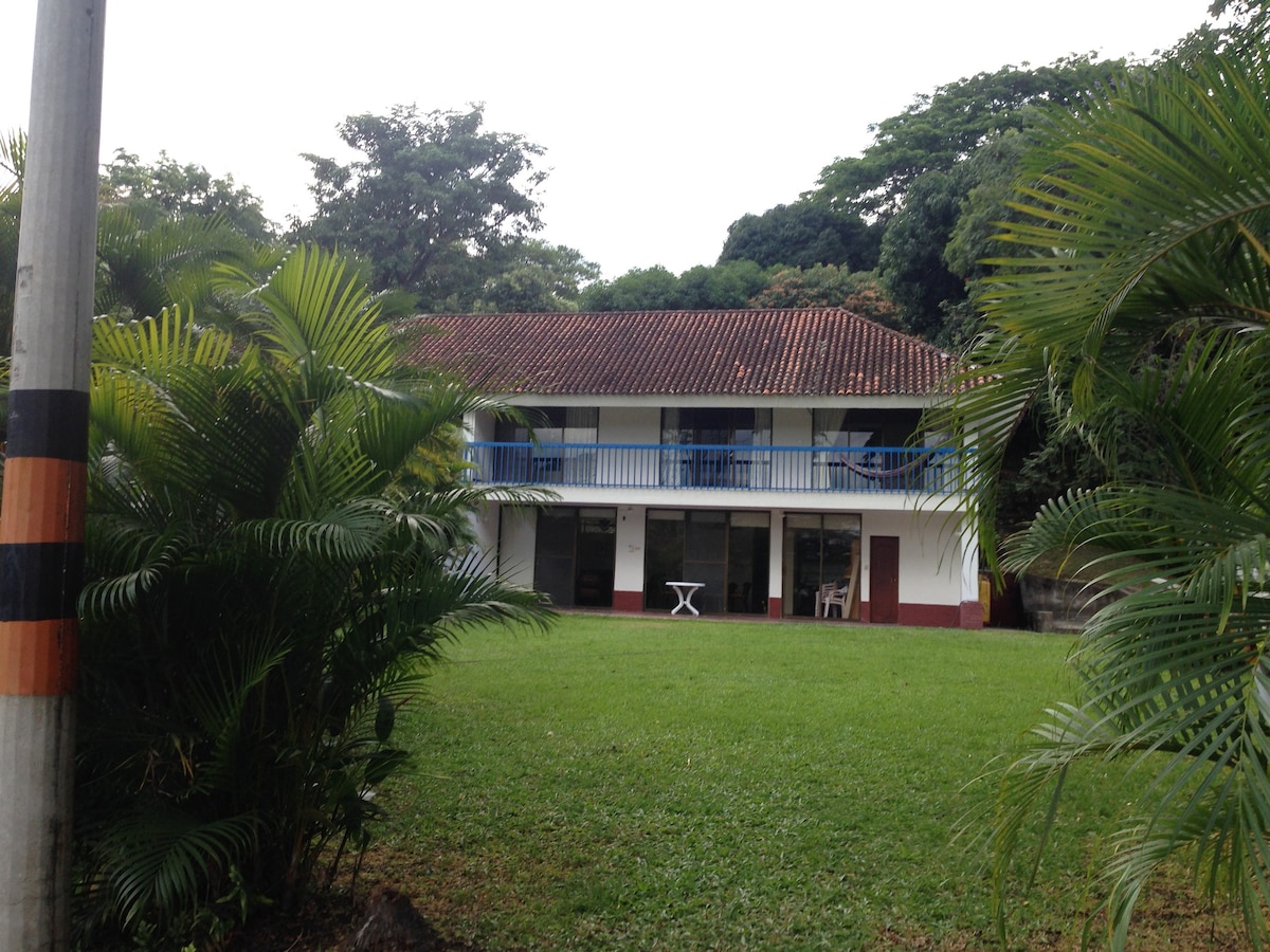 Hermosa casa en Santa Helena, Represa de Betania