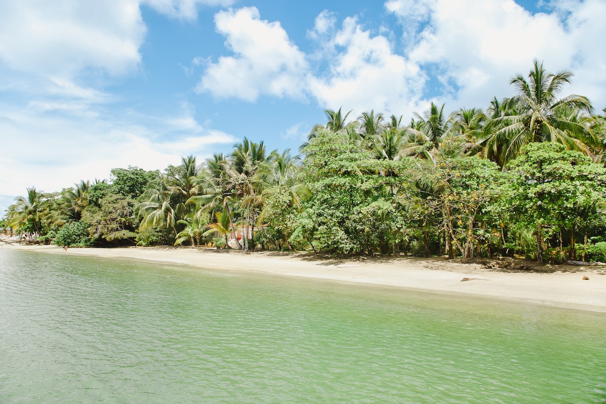 CoconutTree Bungalow of Villa Paraiso | Beachfront