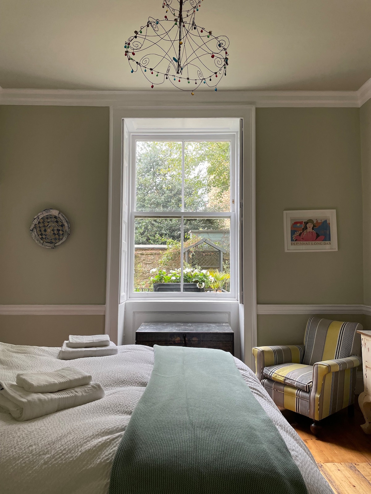 Central Bath stunning room in Georgian apartment