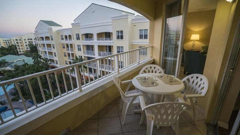 Weston, FL 2 BR Gem Pool, Games, Grills  Families!