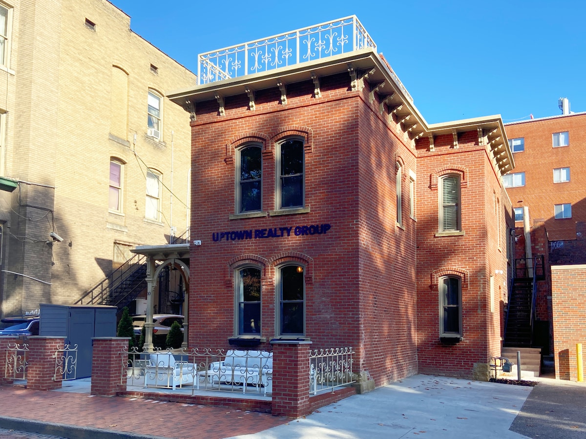 Uptown Athens loft in historic office building