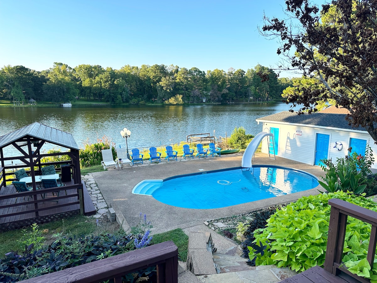 Cozy lake view retreat-
Mineola