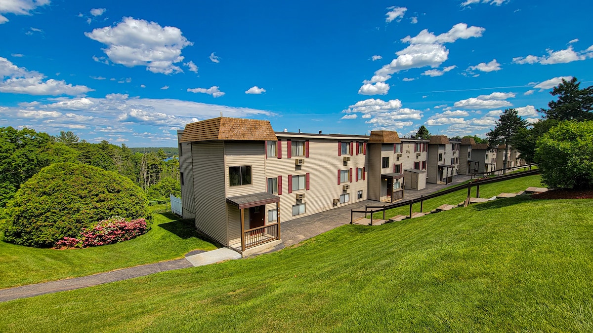 Nature Calls: 3BR Family Condo blocks from Weirs