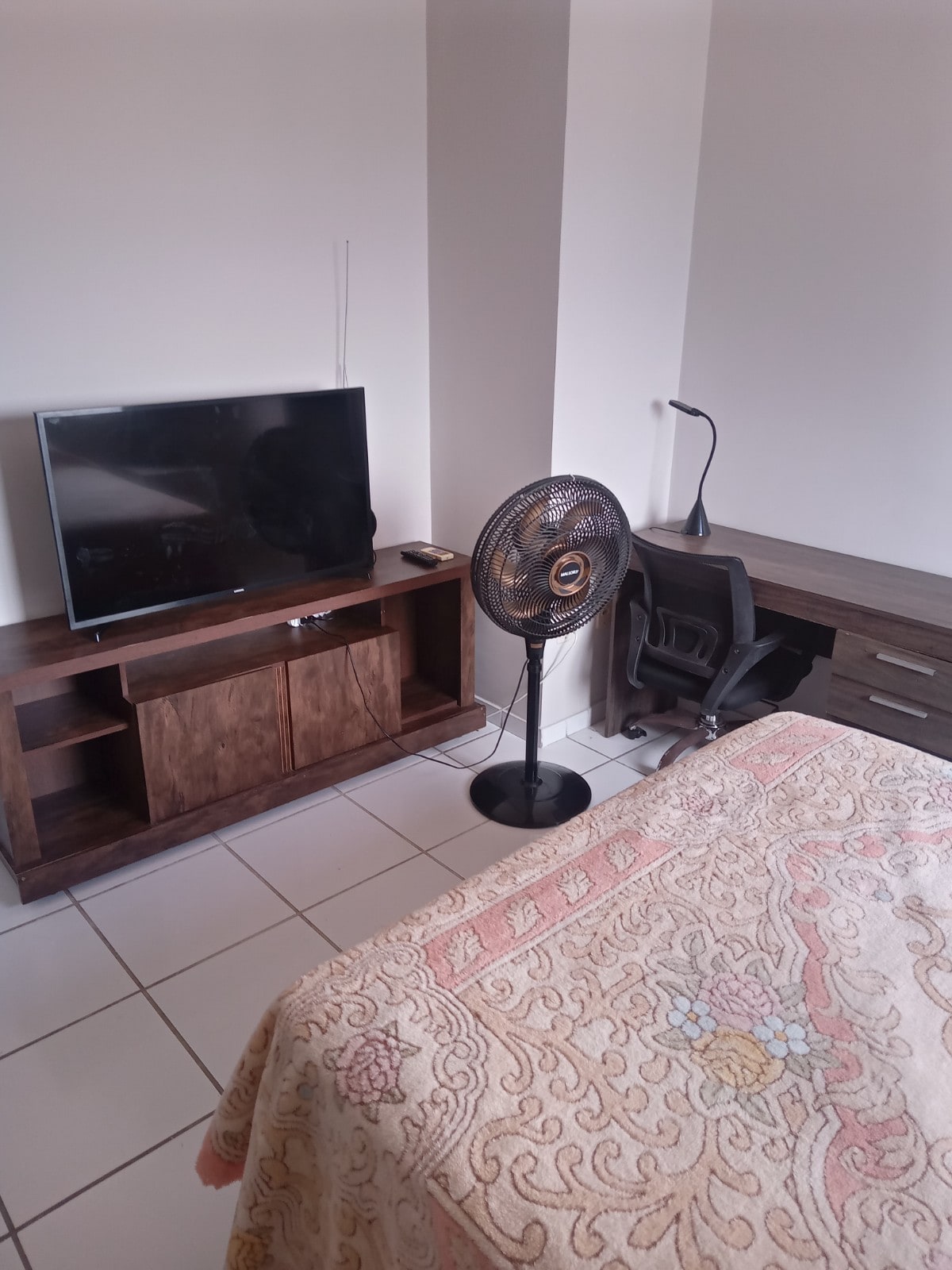 Quarto com suíte em apartamento