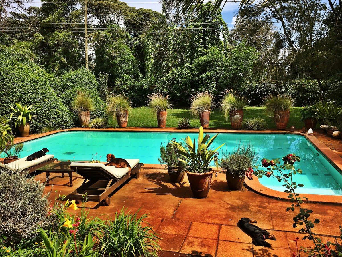 带泳池的双床乡村度假屋，位于内罗毕凯伦
