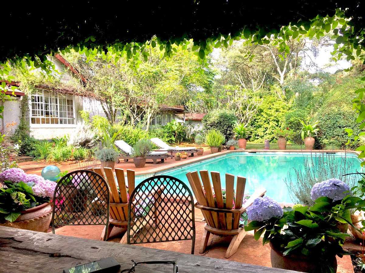 带泳池的双床乡村度假屋，位于内罗毕凯伦