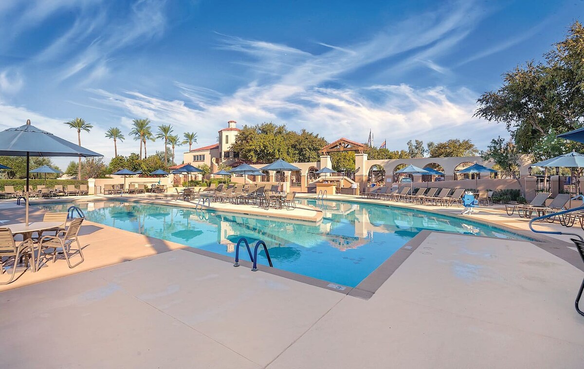 1BR Suite at Phoenix Golf Resort + Amenities!