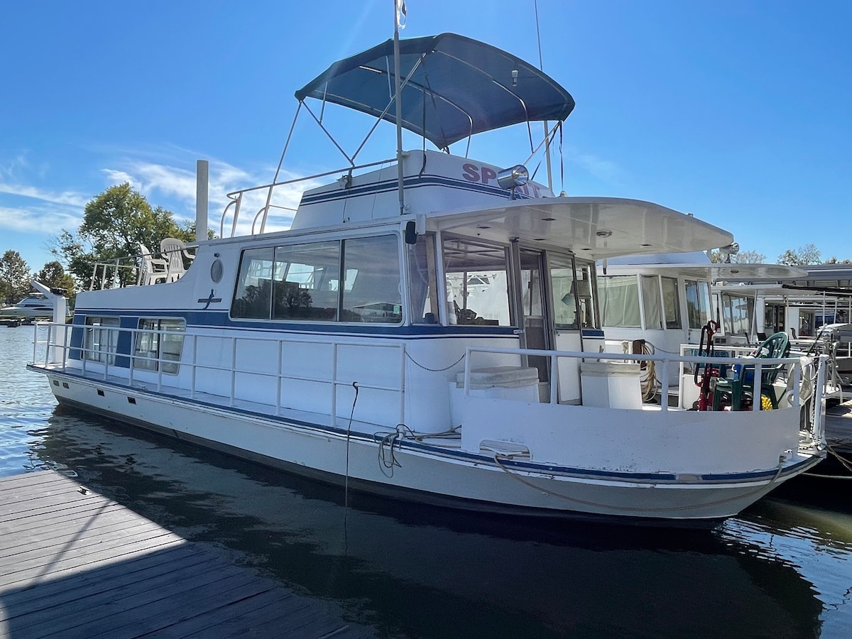 Houseboat Ohio River + amenities