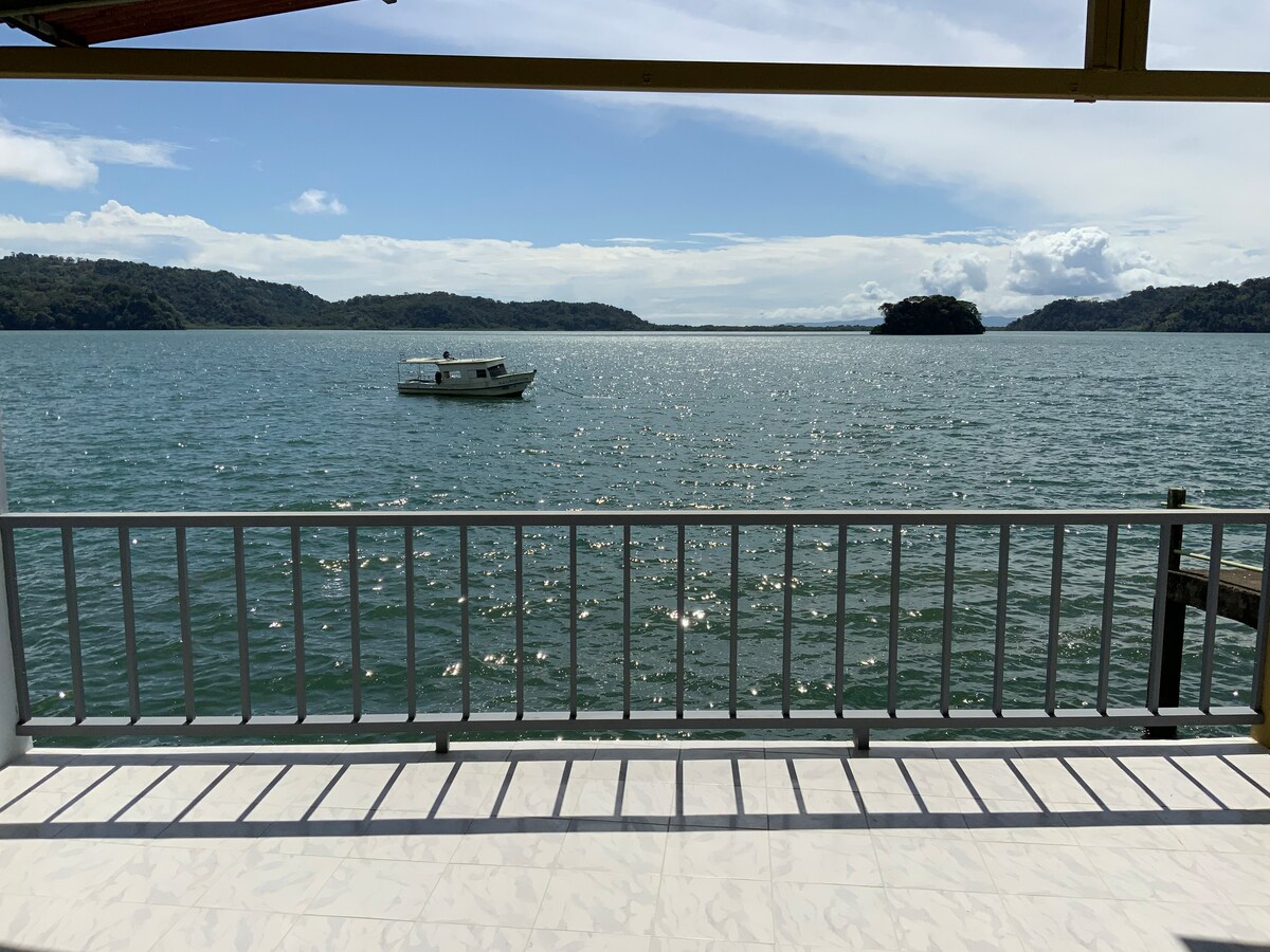 Luxurious 2-BR Waterfront - Villa Velero Trimaran