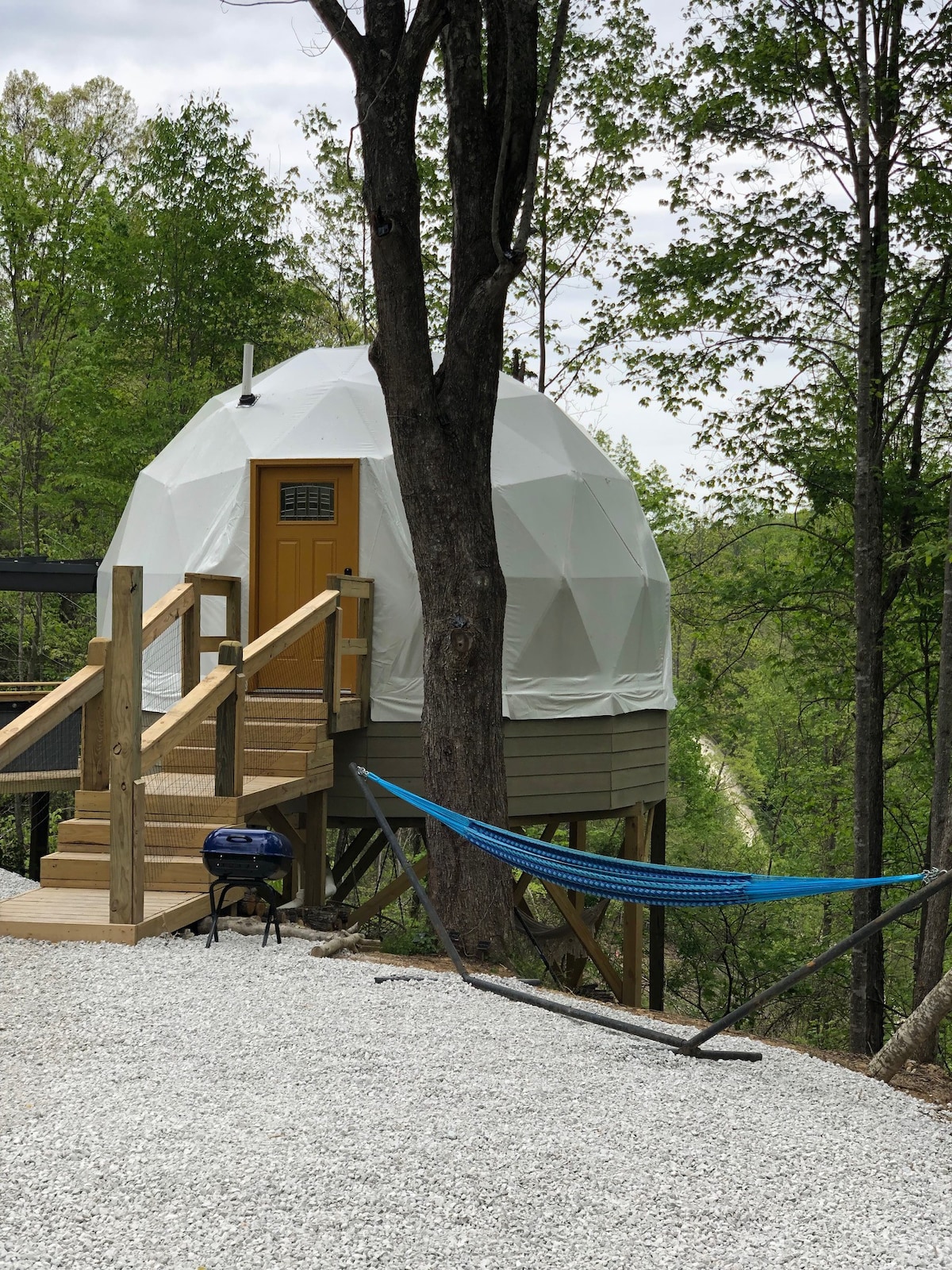 Cozy dome w/ hot tub minutes from Red River Gorge
