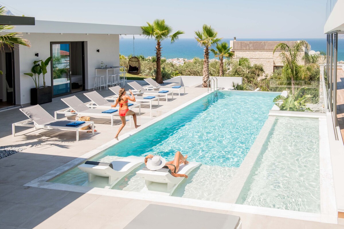 Unique design 6 bedroom villa - heated pool