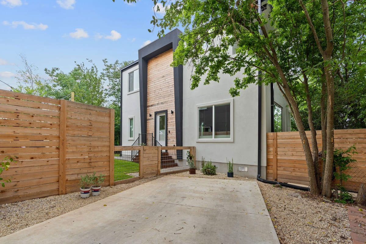 Modern + Comfortable + Good Vibes: 3-Bed S. Austin