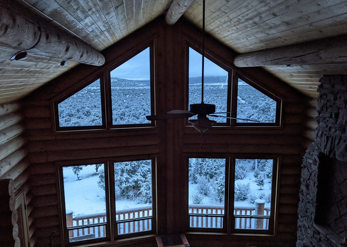 6-bedroom log cabin in the trees