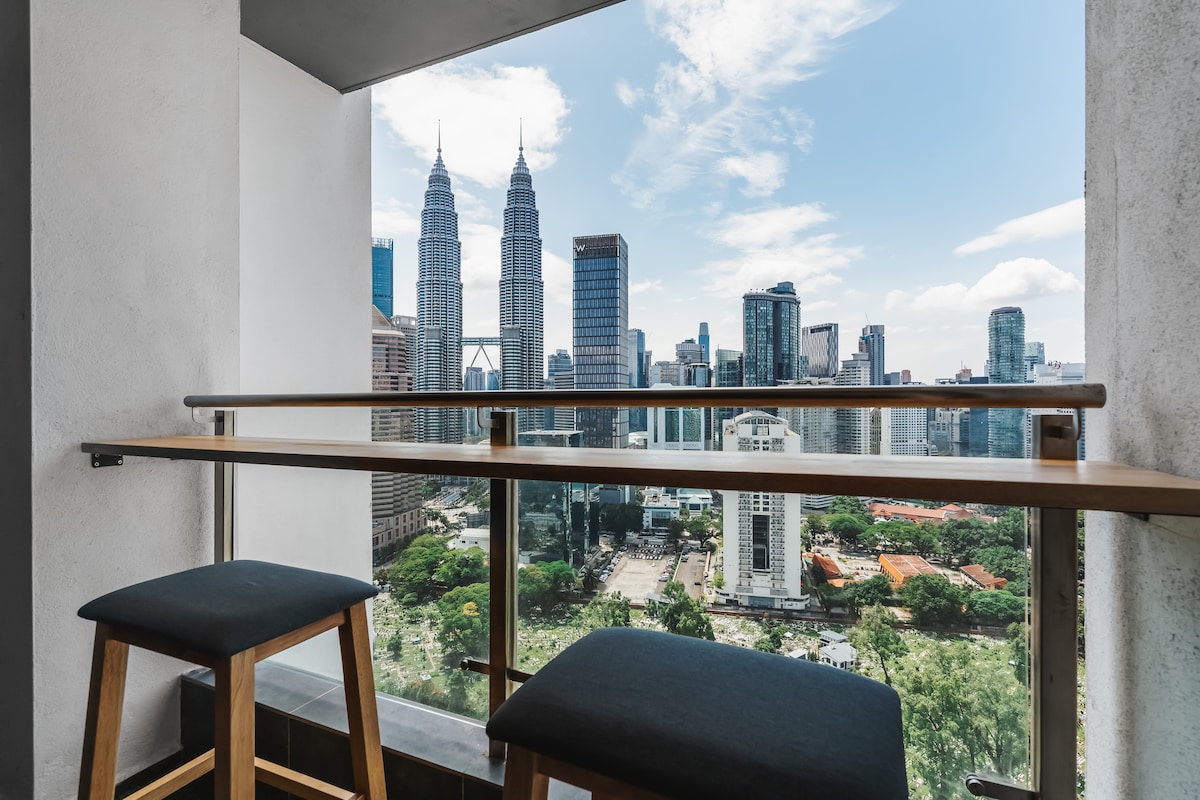 Insta-worthy KLCC View Lvl 32 Modern Designer Apt