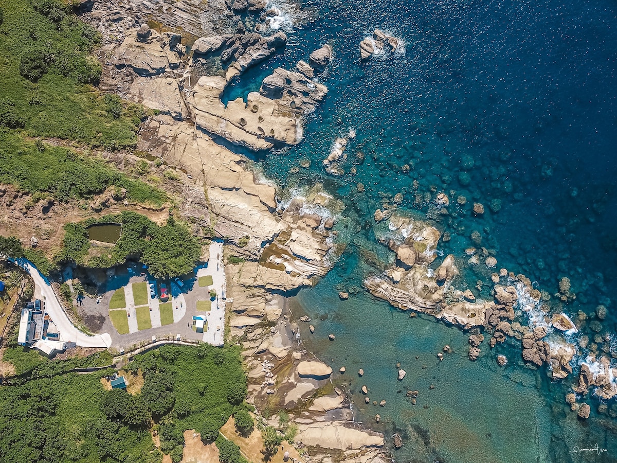 眺浪旅行客棧三人房-無敵海景與日出，背山面海休息區，開闊戶外空間