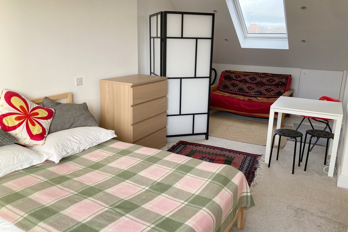 Bowies Loft - Dollis Hill