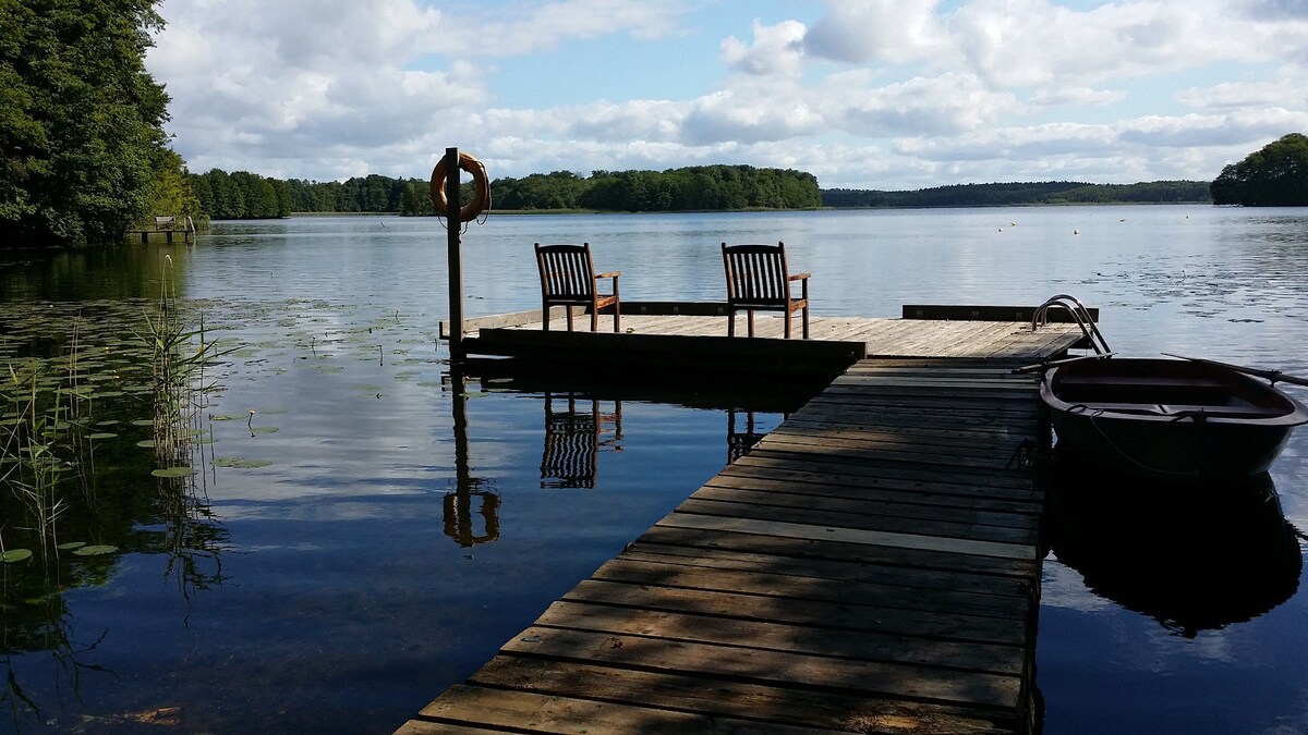 cute log home 1 right on the lake