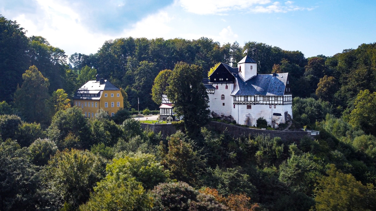 Doppelzimmer mit Blick auf Schloss Rauenstein